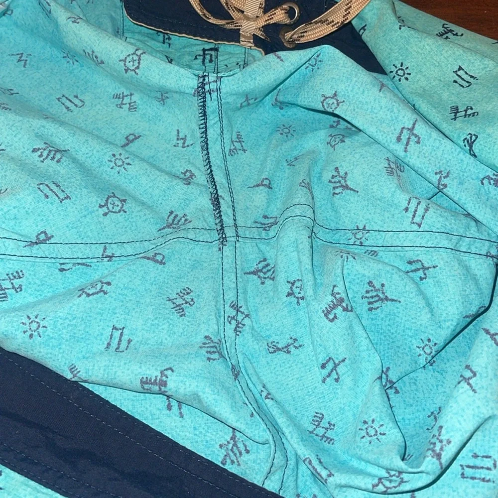 Patagonia M's Printed Wavefarer Mens Board Shorts. Size 40. 19’inches in length
